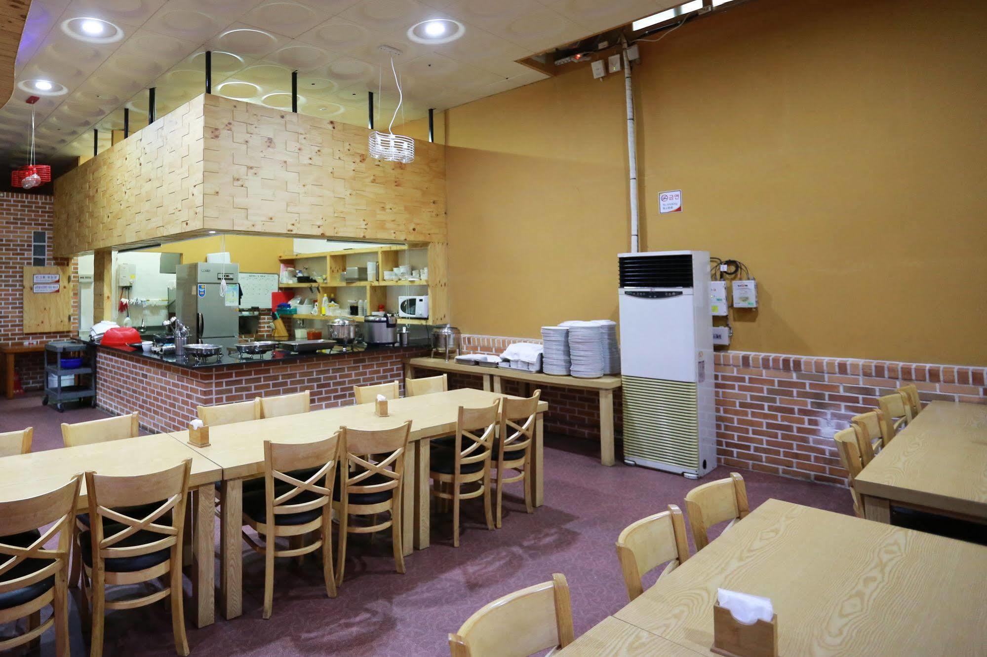 Olle Tourist Hotel Чеджу Екстериор снимка
